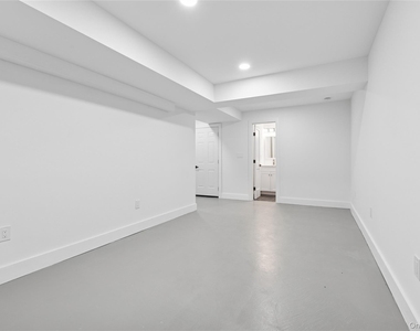 10 Sagamore Road - Photo Thumbnail 36