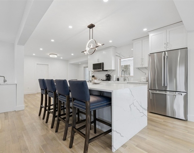 10 Sagamore Road - Photo Thumbnail 14