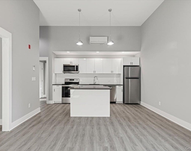 47 Beekman Avenue - Photo Thumbnail 3
