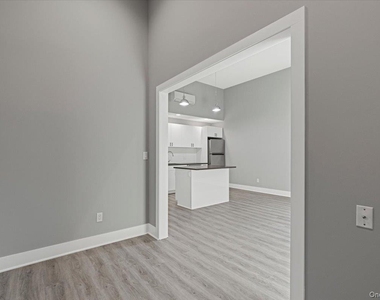 47 Beekman Avenue - Photo Thumbnail 6