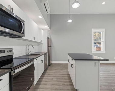 47 Beekman Avenue - Photo Thumbnail 2