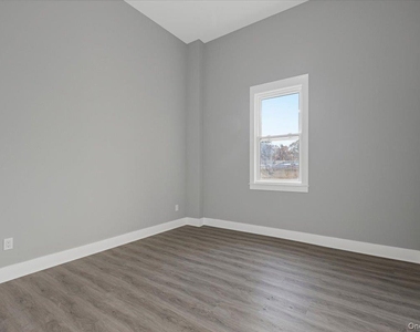 47 Beekman Avenue - Photo Thumbnail 7