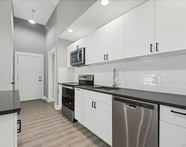 47 Beekman Avenue - Photo Thumbnail 5
