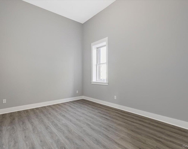47 Beekman Avenue - Photo Thumbnail 4