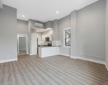 47 Beekman Avenue - Photo Thumbnail 2
