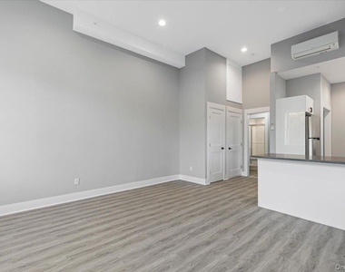 47 Beekman Avenue - Photo Thumbnail 3