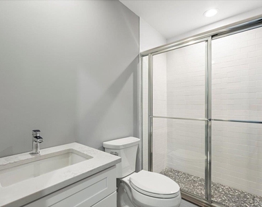 47 Beekman Avenue - Photo Thumbnail 6