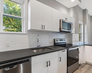 47 Beekman Avenue - Photo Thumbnail 1