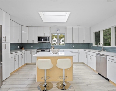 5 Lakewood Lane - Photo Thumbnail 11