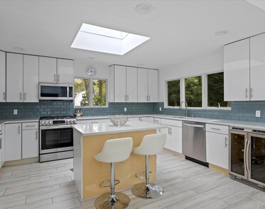 5 Lakewood Lane - Photo Thumbnail 12