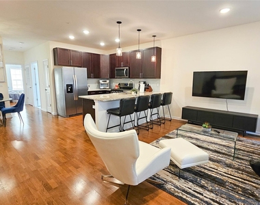 260 W Main Street - Photo Thumbnail 2