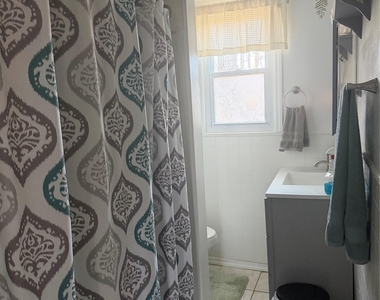 171 Lake Shore Drive - Photo Thumbnail 6