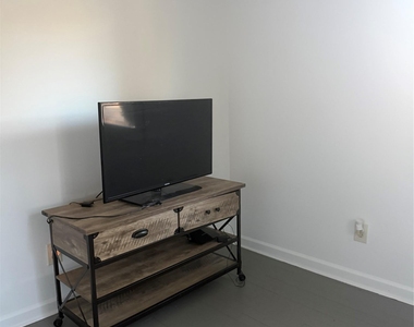 171 Lake Shore Drive - Photo Thumbnail 5