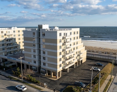 450 W Broadway - Photo Thumbnail 17