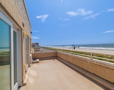 450 W Broadway - Photo Thumbnail 5