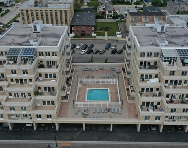 450 W Broadway - Photo Thumbnail 18