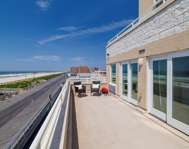 450 W Broadway - Photo Thumbnail 1