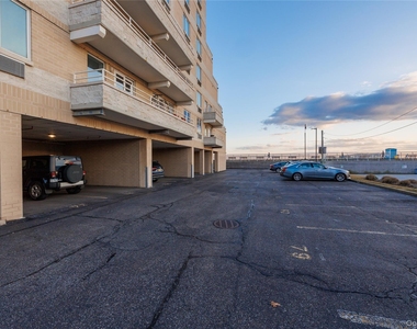 450 W Broadway - Photo Thumbnail 14