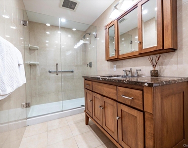 450 W Broadway - Photo Thumbnail 12