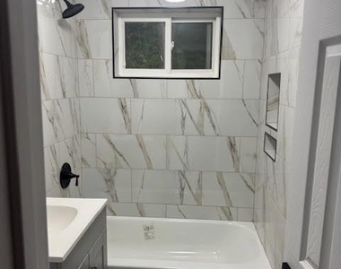 1003 Parkview Drive - Photo Thumbnail 4