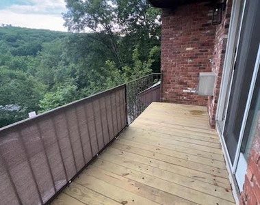 1003 Parkview Drive - Photo Thumbnail 10