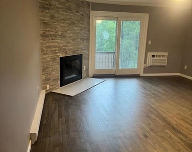 1003 Parkview Drive - Photo Thumbnail 6