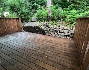 1003 Parkview Drive - Photo Thumbnail 11