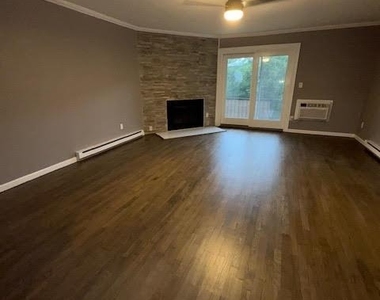1003 Parkview Drive - Photo Thumbnail 7
