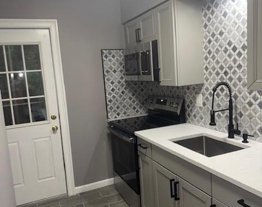 1003 Parkview Drive - Photo Thumbnail 1