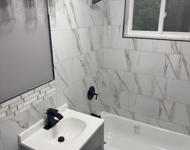 1003 Parkview Drive - Photo Thumbnail 3
