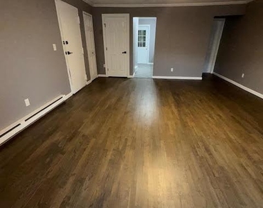 1003 Parkview Drive - Photo Thumbnail 9