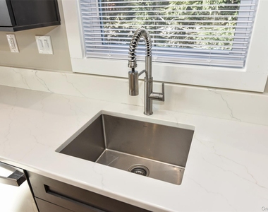 127 Pine Street - Photo Thumbnail 8