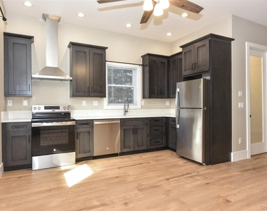 127 Pine Street - Photo Thumbnail 6