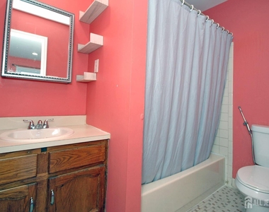 4 White Oaks Drive - Photo Thumbnail 12