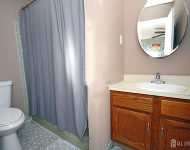 4 White Oaks Drive - Photo Thumbnail 13