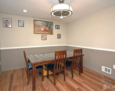 4 White Oaks Drive - Photo Thumbnail 7