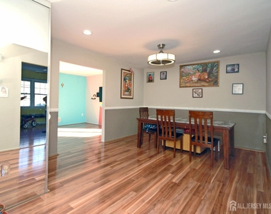4 White Oaks Drive - Photo Thumbnail 6