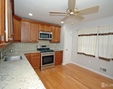 4 White Oaks Drive - Photo Thumbnail 9