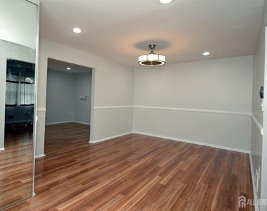 4 White Oaks Drive - Photo Thumbnail 16