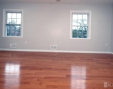4 White Oaks Drive - Photo Thumbnail 17