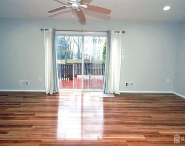 4 White Oaks Drive - Photo Thumbnail 5