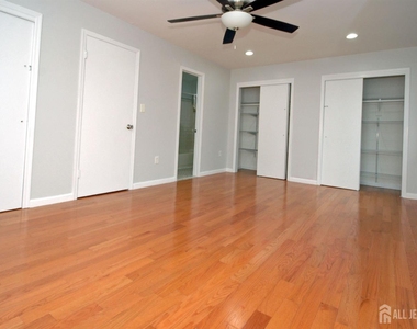 4 White Oaks Drive - Photo Thumbnail 18
