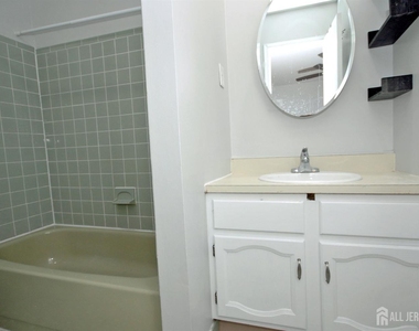 4 White Oaks Drive - Photo Thumbnail 22