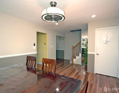 4 White Oaks Drive - Photo Thumbnail 10