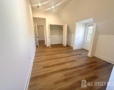 195 Main Street - Photo Thumbnail 9