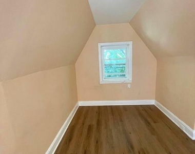 3215 Summer Street - Photo Thumbnail 6
