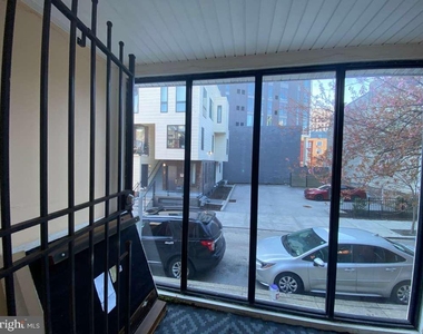 3215 Summer Street - Photo Thumbnail 34