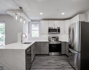 540 S 52nd Street - Photo Thumbnail 2