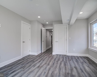 540 S 52nd Street - Photo Thumbnail 17