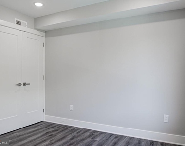 540 S 52nd Street - Photo Thumbnail 4